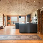 5 Bedroom Beautiful In Casa de Férias *