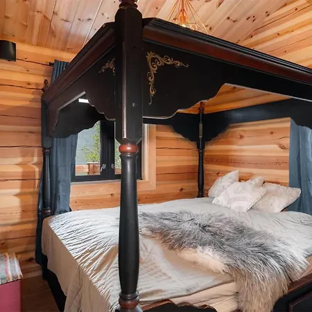 Дом отдыха 4 Bedroom Amazing In