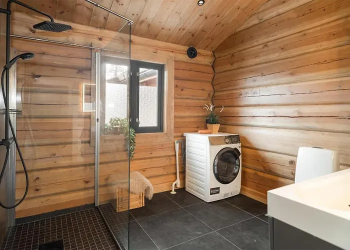 5 Bedroom Beautiful In Prázdninový dům *