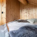 5 Bedroom Beautiful In Ferienhaus