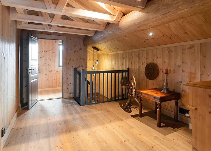 5 Bedroom Beautiful In *